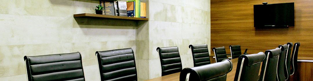equipar sala de juntas corporativa